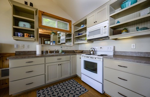 Oceanside House | Slice of HeavennPanoramic ocean view, three minute walk to the sand.