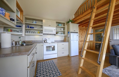 Oceanside House | Slice of HeavennPanoramic ocean view, three minute walk to the sand.