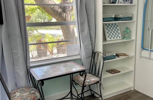 Fort Myers Apartment | Slice of Paradise: Tropical Studio in Downtown Historical River District
