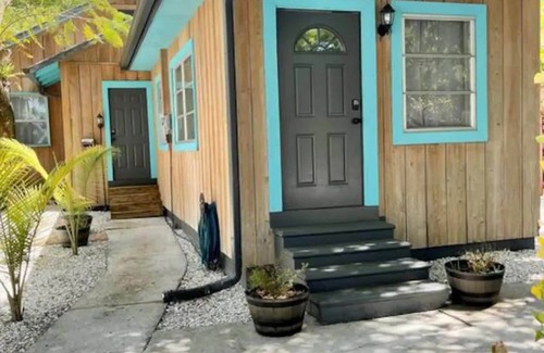 Fort Myers Apartment | Slice of Paradise: Tropical Studio in Downtown Historical River District