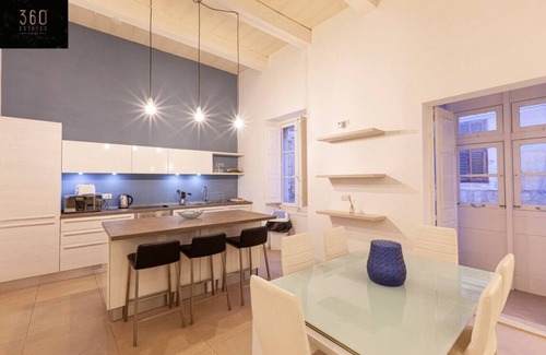 Sliema House | Sliema Ferries 4BR spacious Home with BBQ, Outdoor