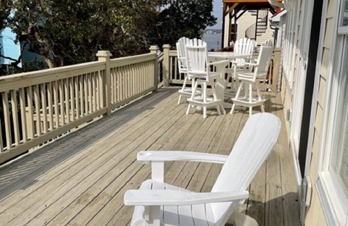 Surf City House | Slip Away /4BR /Boat Ramp & Slip /Steps from the Ocean