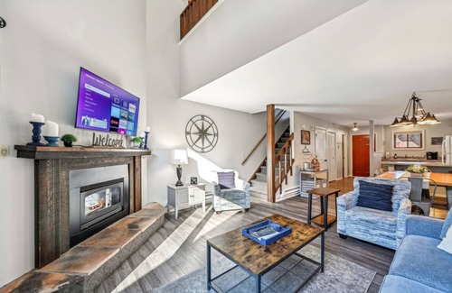 Lake Delton Condo | Sloane Parkview 7 · Sloane Condo - Families, golfers, girl's trips!