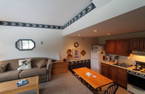 Sunday River Area Condo | Slope side studio unit sleeping 3