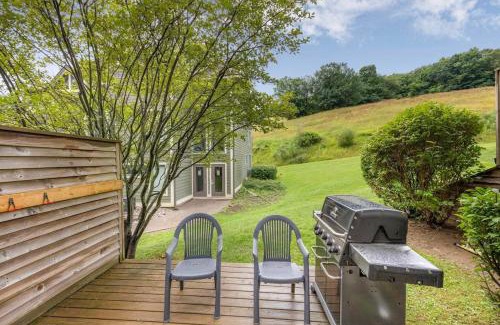 The Blue Mountains House | Slope View Chalet Walk to the Village - Patio