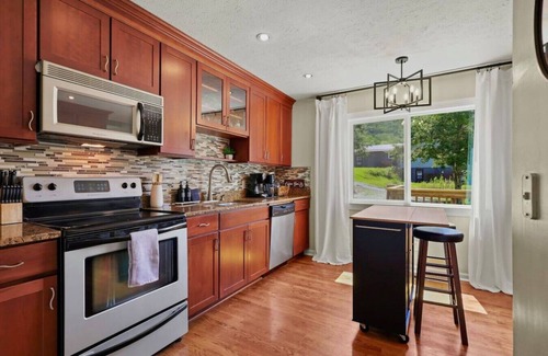 Banner Elk House | Slope views-Sleeps 16-Gameroom-6BR-10 beds-Fire pit-2 kitchens-3 Living Rooms