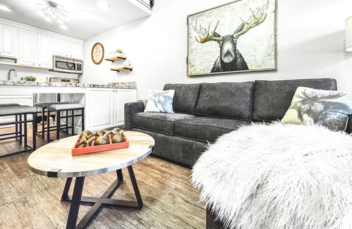 North Park City Condo | Slopes, Soaks & Park City Fun at Your Door