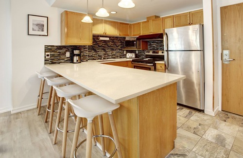 Upper Village Condo | Slopeside 2 bed/2 bath w LARGE outdoor pool & H/T