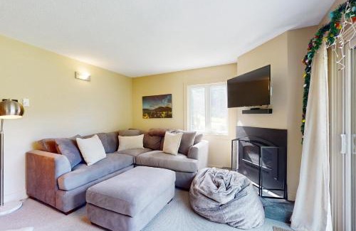 North Troy Apartment | Slopeside 903
