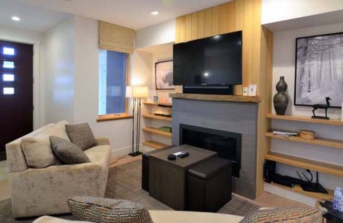Ludlow Condo | Slopeside condo in the desired South Face Village at Okemo Mountain