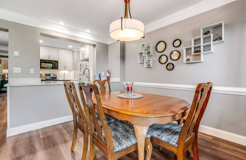 Sugar Mountain Condo | Slopeside condo in gate community w/remodeled balcony & fireplace