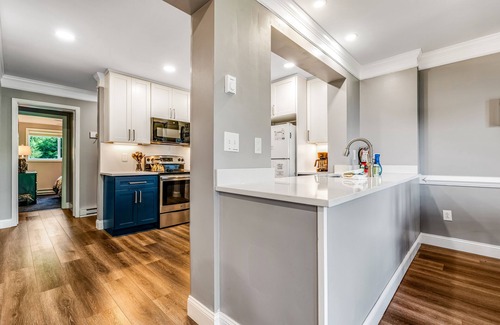 Sugar Mountain Condo | Slopeside condo in gate community w/remodeled balcony & fireplace