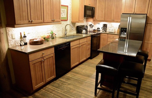 Teton Village Condo | Slopeside Family Ski in, ,Wifi, Hot Tub, Pool, Yellowstone, Netflix