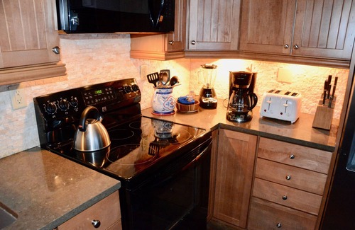 Teton Village Condo | Slopeside Family Ski in, ,Wifi, Hot Tub, Pool, Yellowstone, Netflix