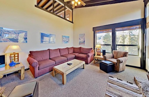 Mammoth Lakes Apartment | Slopeside Four Bedroom Homes at 1849 Condos - Free Wifi & Parking!