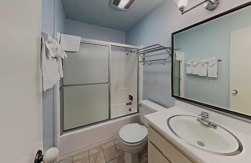Mammoth Lakes Apartment | Slopeside Four Bedroom Homes at 1849 Condos - Free Wifi & Parking!