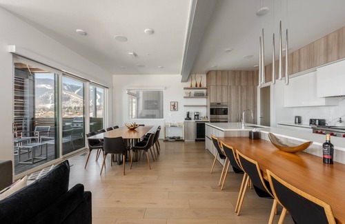Park City House | Slopeside Luxury at Apex, Ski-in/out, 4 King Suites, Private Hot Tub, Clubhouse with Pool and Gym