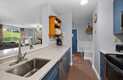 West Dover House | Slopeside Mountain Retreat! Ski Off w/Fireplace