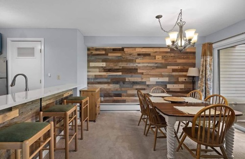 West Dover House | Slopeside Mountain Retreat! Ski Off w/Fireplace