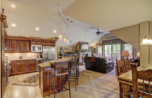 Breckenridge Cabin | Slopeside Penthouse, onsite firepit, hot tubs, gondola to town, ski locker