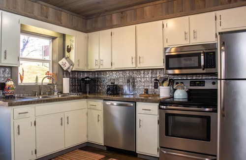 Beech Mountain Ski Chalet | SLOPESIDE Retreat at Beech Mountain Resort. SKI IN & SKI OUT Newly Renovated!