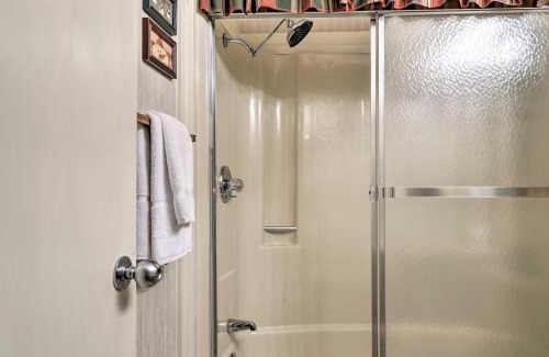 Snowshoe Apartment | Slopeside Snowshoe Condo - Walk to Ski Lifts!