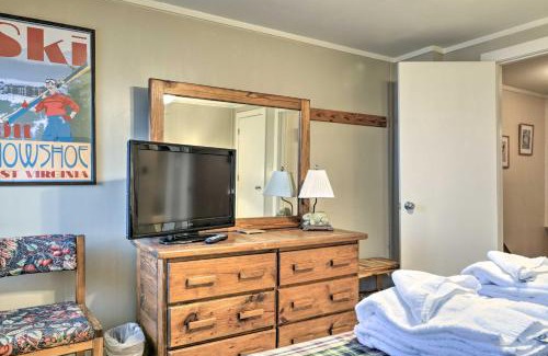 Snowshoe Apartment | Slopeside Snowshoe Condo - Walk to Ski Lifts!