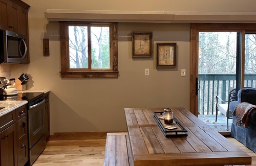 Ludlow House | Slopeside townhome on Okemo Ski Mountain! Summer Pool, Tennis & Air Conditioning