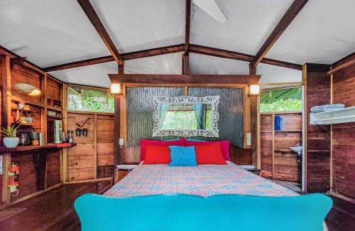 Chiguata Apartment | Sloth Romantic Treehouse with plunge pool