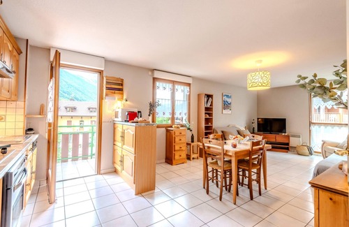 Thones Condo | Slow Chalet Thônes: lake & mountain, 15 min to ski – lift, balcony, parking