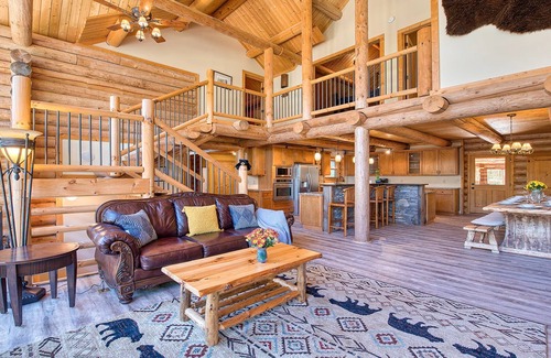 Sylva House | Slps 24;12m town;7acre; huge yard; theatre+gmroom!