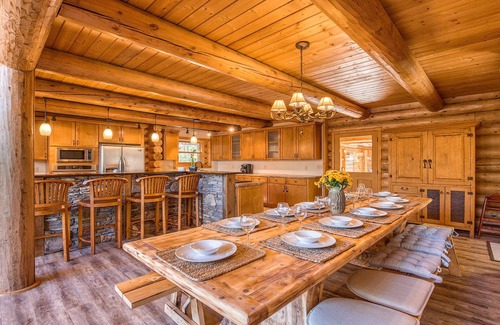 Sylva House | Slps 24;12m town;7acre; huge yard; theatre+gmroom!