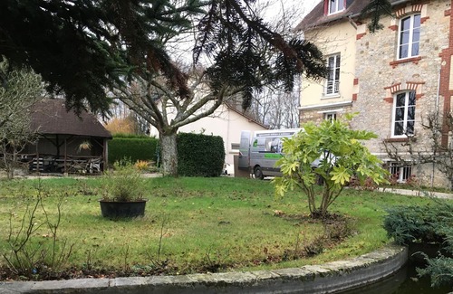 Bagnoles-de-l'Orne Bed & Breakfast | Small bedroom with shower, WC on landing