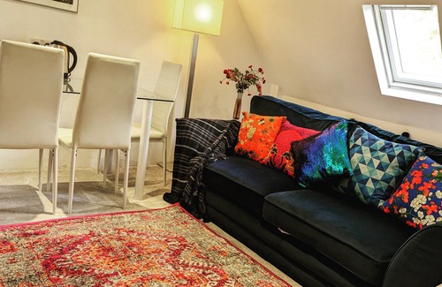 Selsdon and Ballards Apartment | Small 1-bed Apartment in London