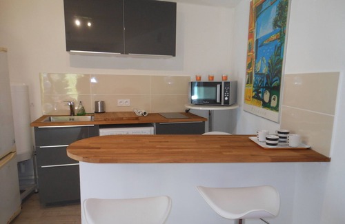 Le Brusc Villa | small 2-room villa with garden, quiet and close to the brusc beach