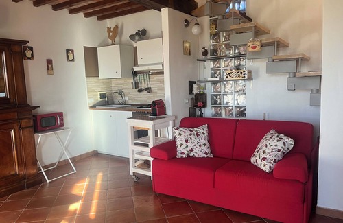 Calcinaia House | Small barn with exclusive garden