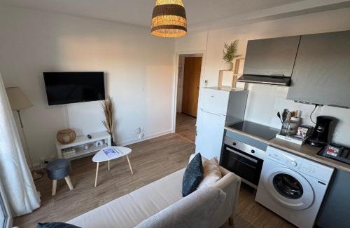 Ramonville-Saint-Agne Apartment | Small Bubble in Toulouse, France T2-Parking-1KmMetro-WiFi-Cosy