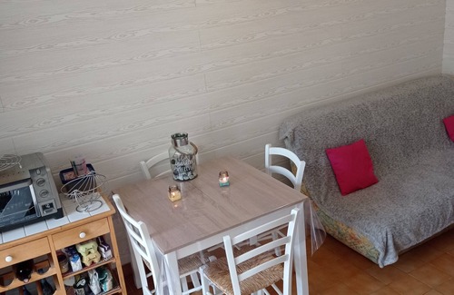 Narbonne-Plage Cabin | Small bungalow with terrace/mezzanine/pool/parking 200 m from the sea.