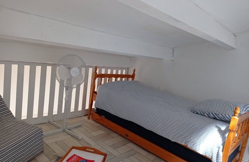 Narbonne-Plage Cabin | Small bungalow with terrace/mezzanine/pool/parking 200 m from the sea.