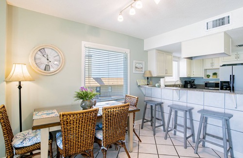 Gulf Shores Condo | Small Complex Corner Unit with Direct Gulf Views Covered Parking