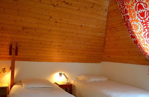 Crach House | Small, cozy and colorful holiday home on a garden 8 km from the beaches