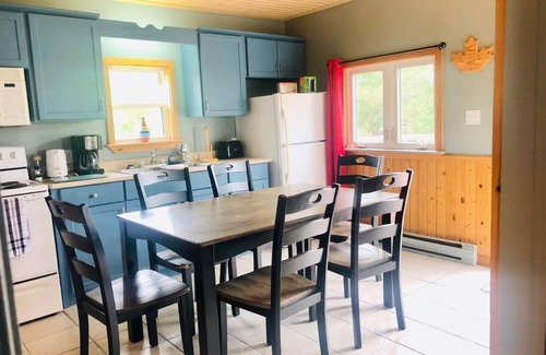 Pointe-du-Chene House | small cozy cottage near the beach