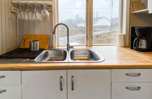 Harryda House | Small, cozy cottage with lake view.