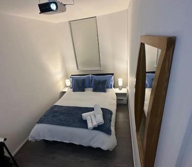 Weavers House | Small cozy private bedroom zone1