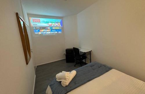 Weavers House | Small cozy private bedroom zone1