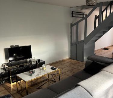 La Celle-sous-Gouzon House | Small house with garden