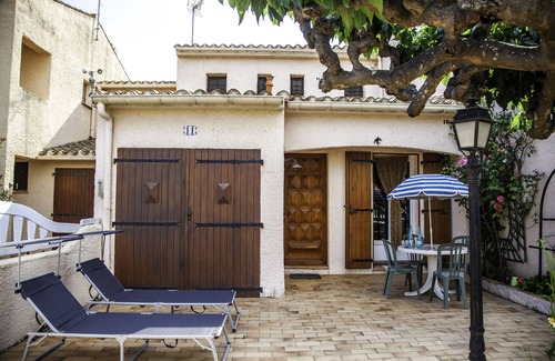Valras-Plage House | Small house in housing estate 10 minutes walk from the beach