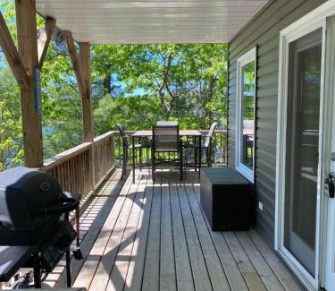 Georgian Bay House | Small Muskoka Cottage- Gibson Lake