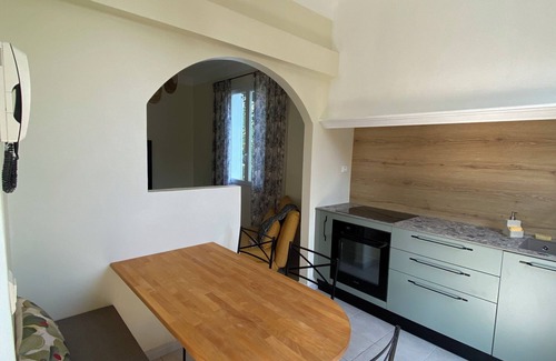 La Roquette-sur-Siagne Villa | Small nest in the greenery, quiet with a view to the sea.