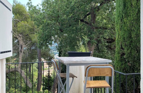 La Roquette-sur-Siagne Villa | Small nest in the greenery, quiet with a view to the sea.